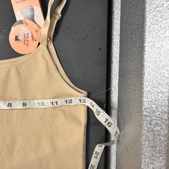 SHAPERMINT Essentials Brand New Scoop Neck Cami - Picture 8 of 9